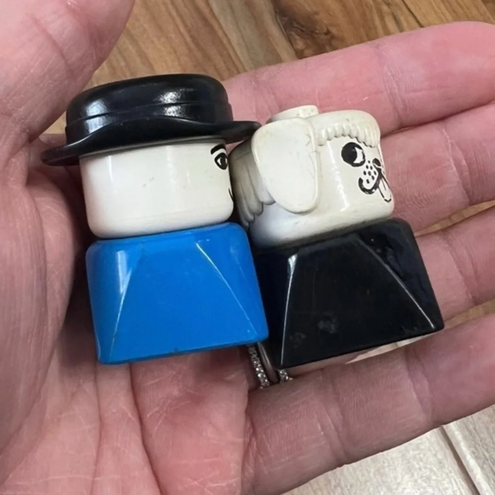 VTG 1977 LEGO DUPLO FIGURES Rare White Black Dog Man with Hat Vintage People‎